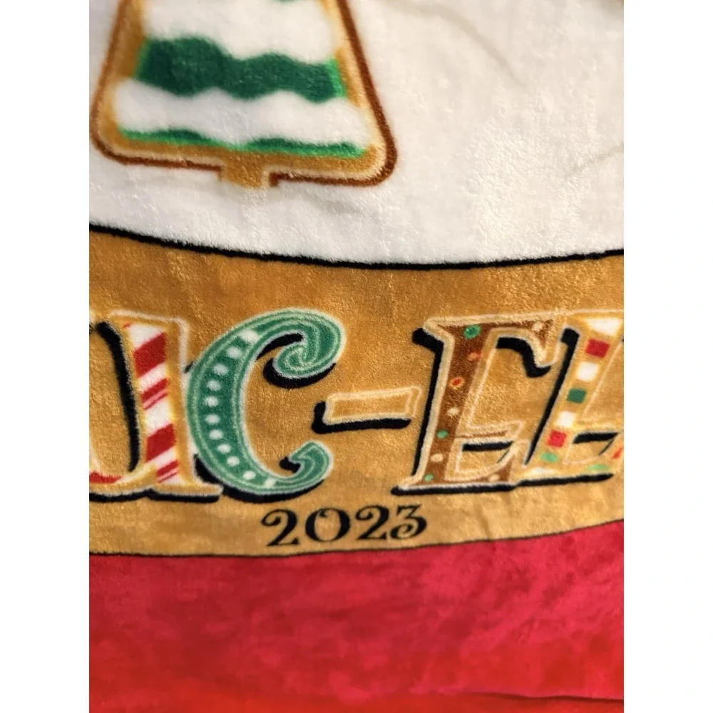 Buc-ee's It's Beginning‎ to Look A Lot Like Buc-we'd Holiday 2023 Blanket